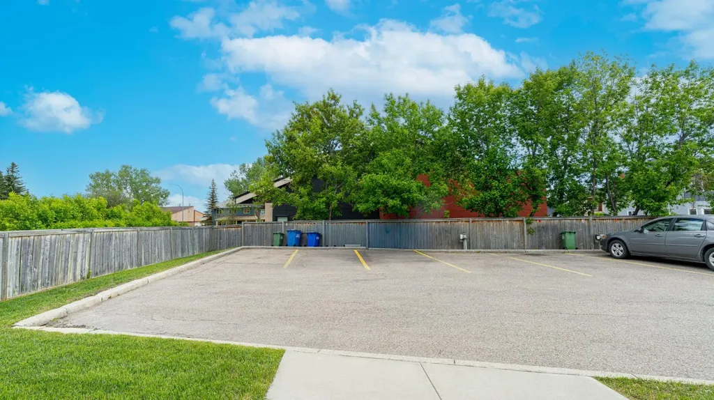 120 Ross Avenue Cochrane AB T4C 2E5