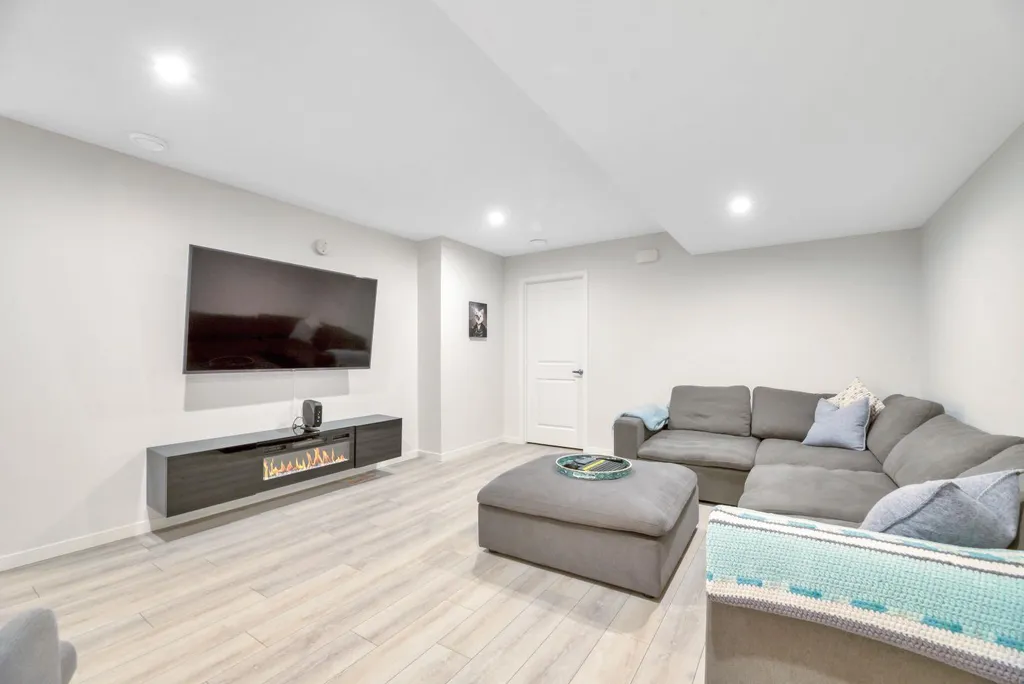 836 Seton Circle SE Calgary AB T3M 3B5