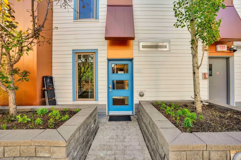 116 7a Street NE Calgary AB T2E 0C4
