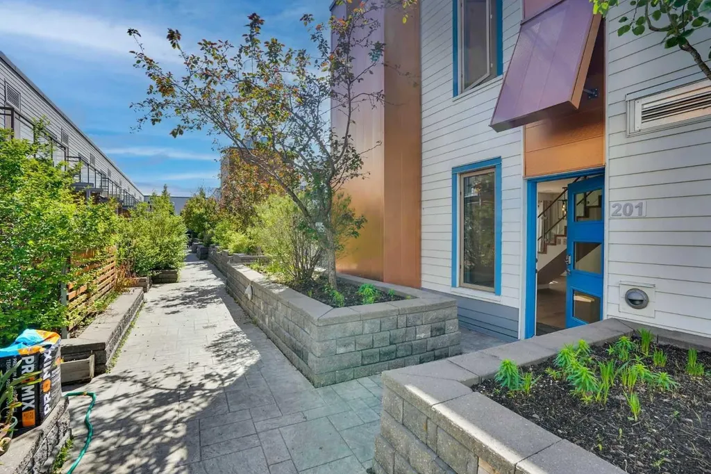 116 7a Street NE Calgary AB T2E 0C4