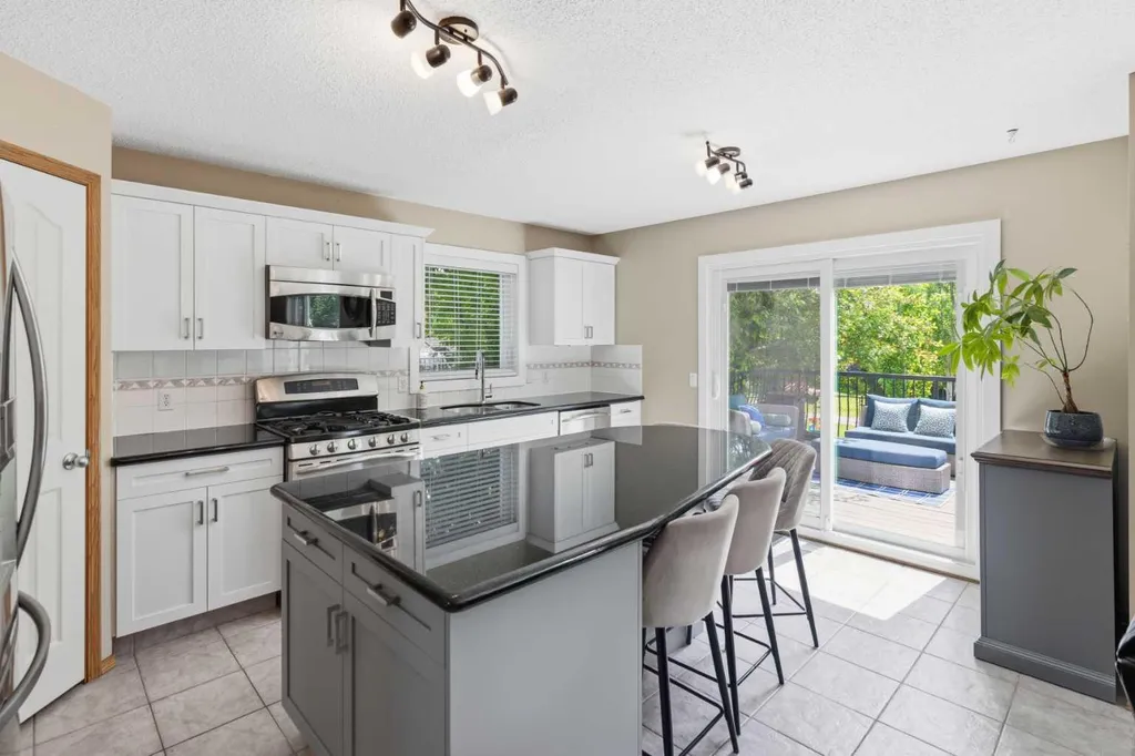142 Riverview Circle SE Calgary AB T2C 4J9