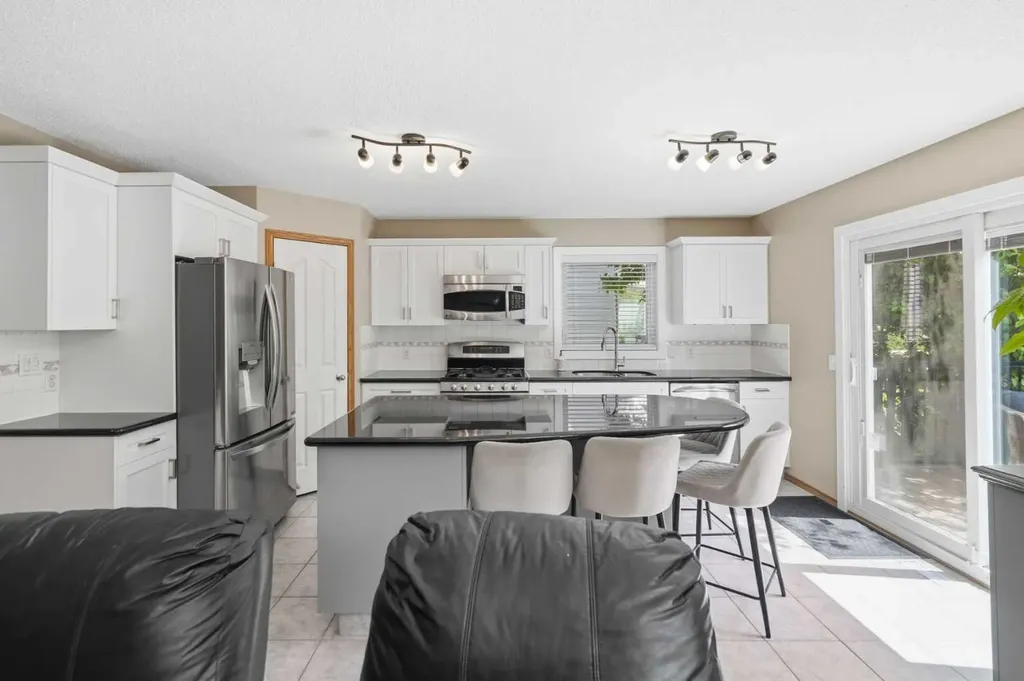 142 Riverview Circle SE Calgary AB T2C 4J9