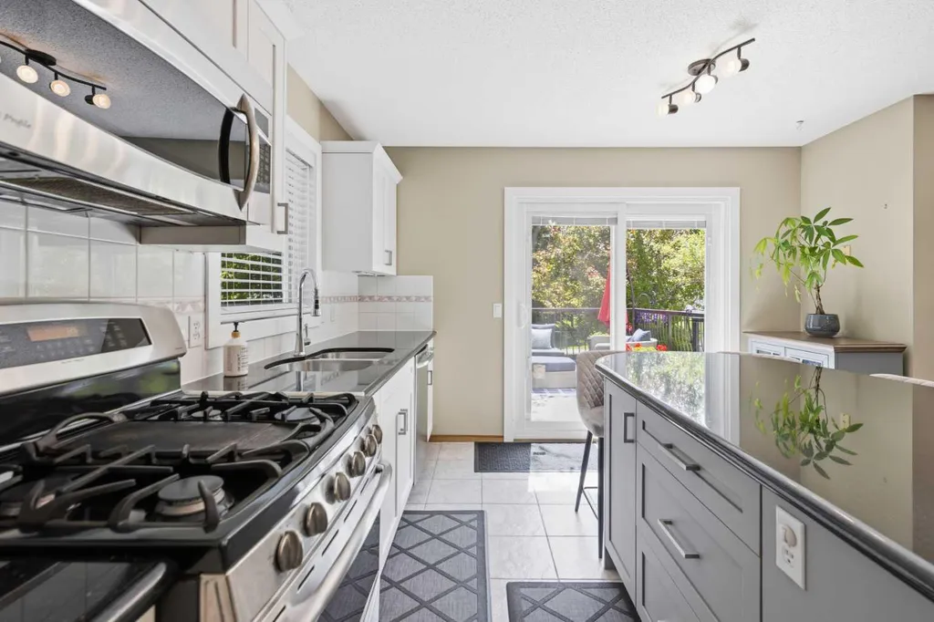 142 Riverview Circle SE Calgary AB T2C 4J9