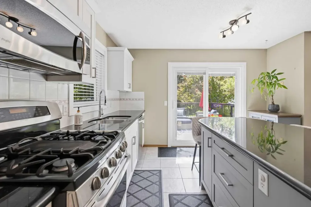 142 Riverview Circle SE Calgary AB T2C 4J9