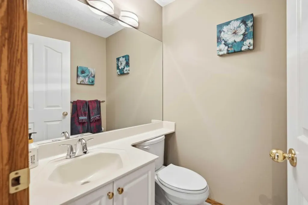 142 Riverview Circle SE Calgary AB T2C 4J9