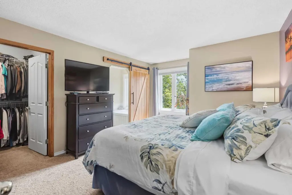 142 Riverview Circle SE Calgary AB T2C 4J9