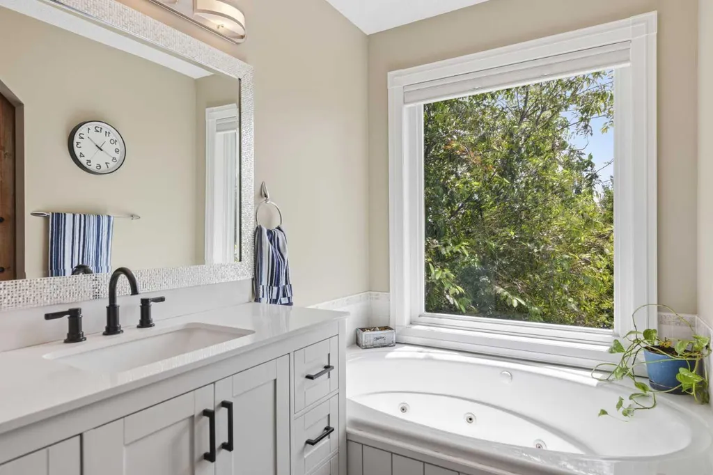 142 Riverview Circle SE Calgary AB T2C 4J9