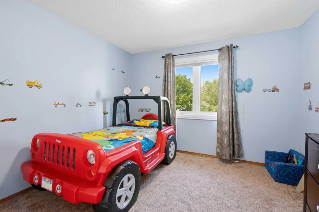 142 Riverview Circle SE Calgary AB T2C 4J9