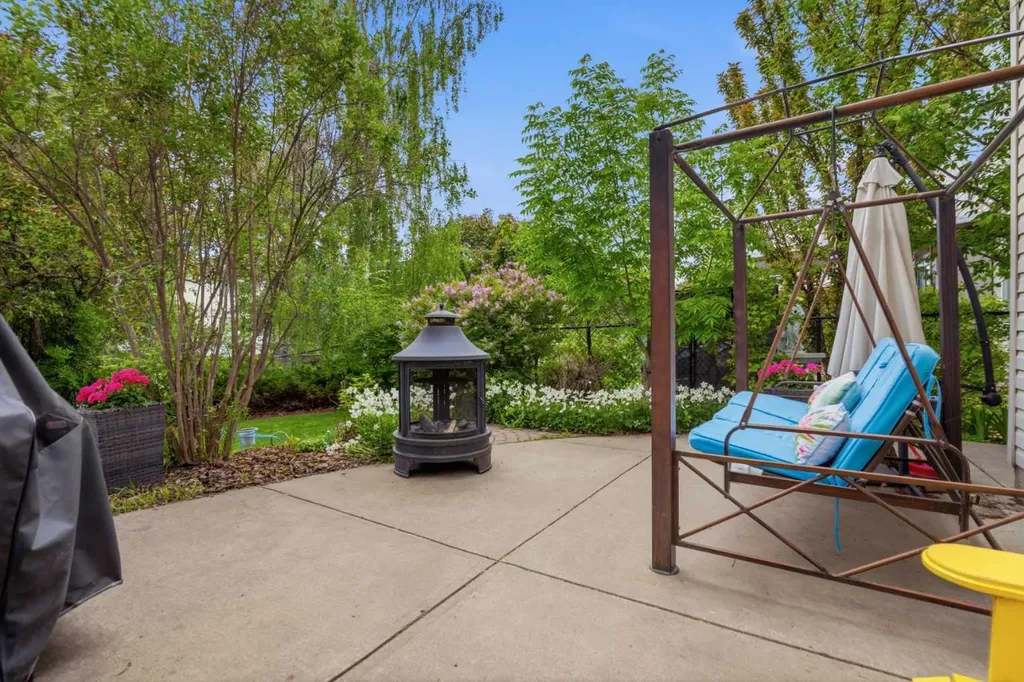142 Riverview Circle SE Calgary AB T2C 4J9