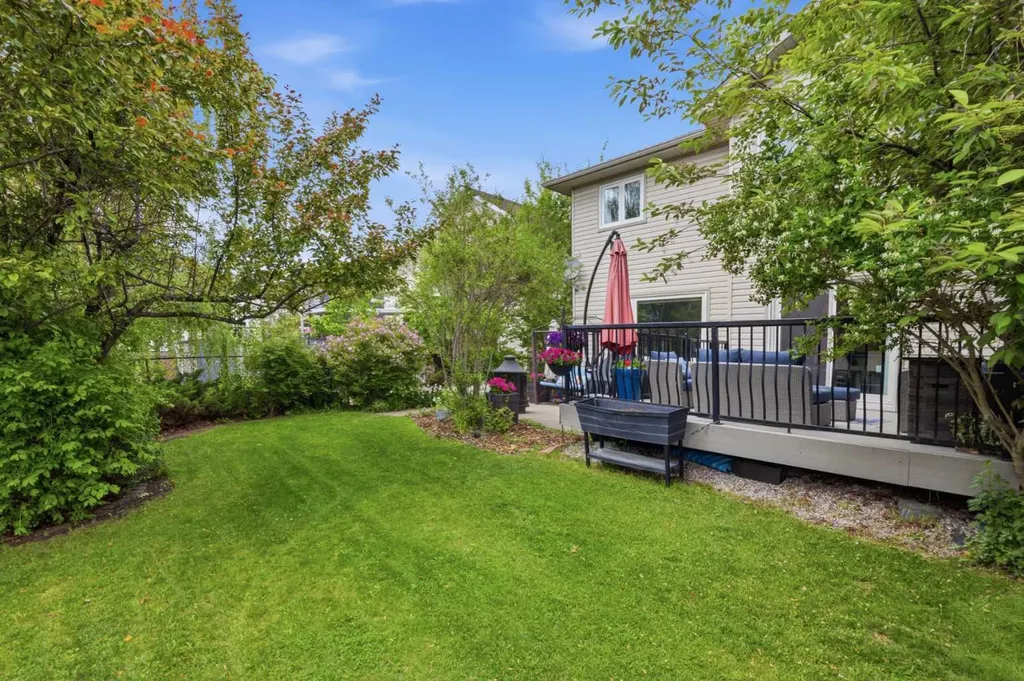 142 Riverview Circle SE Calgary AB T2C 4J9