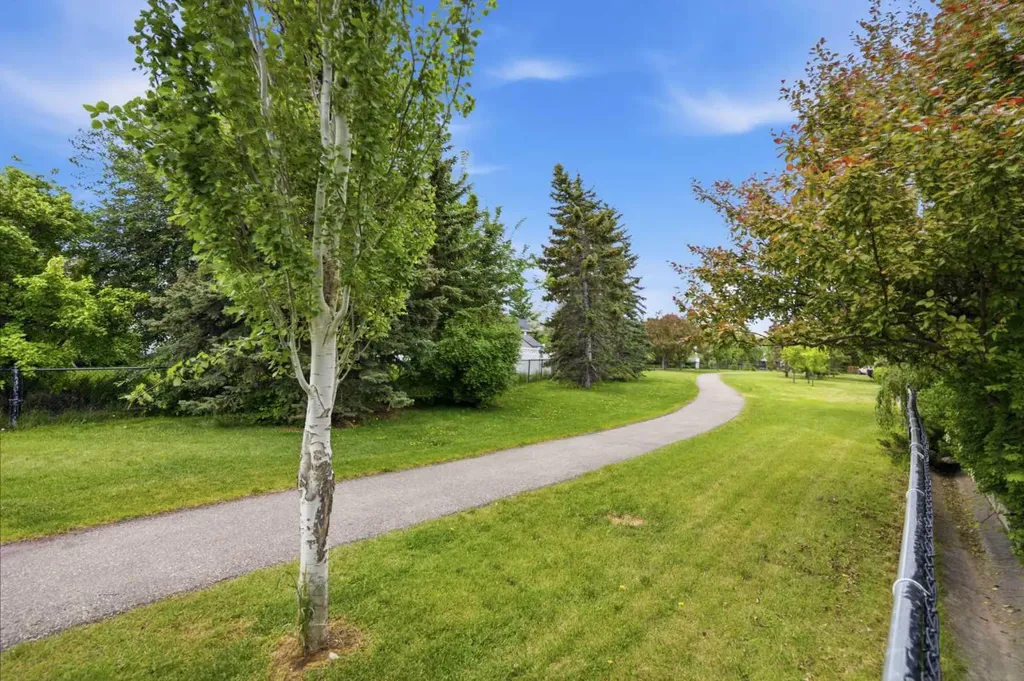142 Riverview Circle SE Calgary AB T2C 4J9
