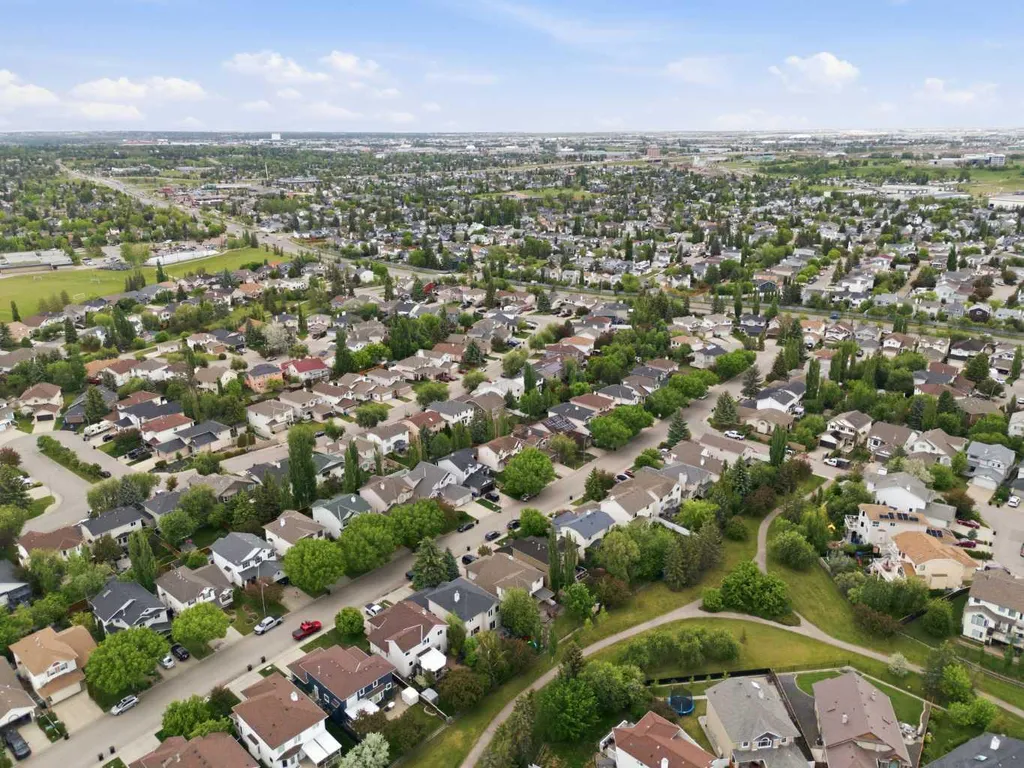 142 Riverview Circle SE Calgary AB T2C 4J9