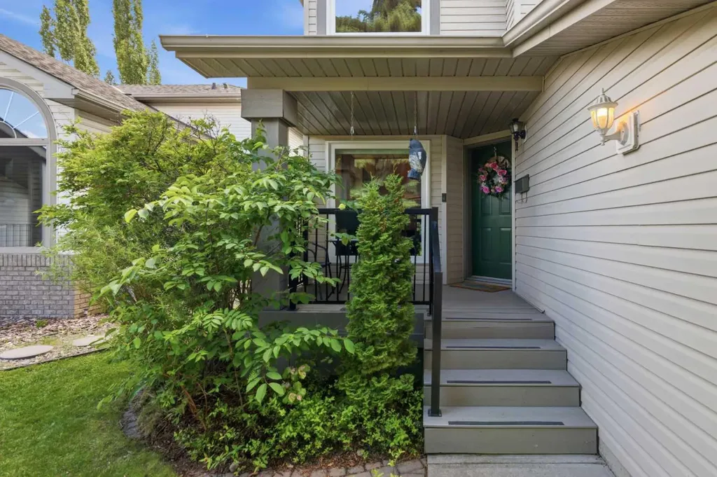 142 Riverview Circle SE Calgary AB T2C 4J9