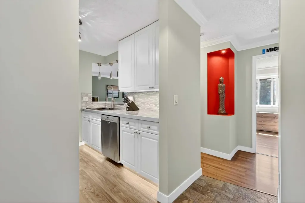 727 56 Avenue SW Calgary AB T2V 4Z8