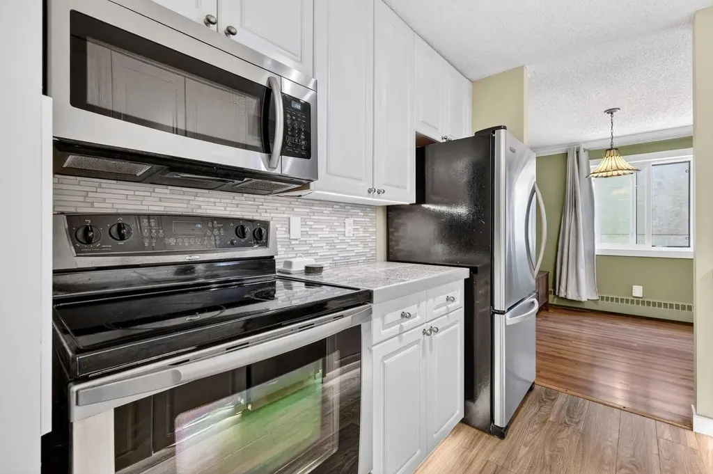 727 56 Avenue SW Calgary AB T2V 4Z8