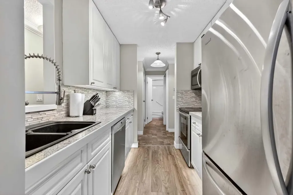 727 56 Avenue SW Calgary AB T2V 4Z8