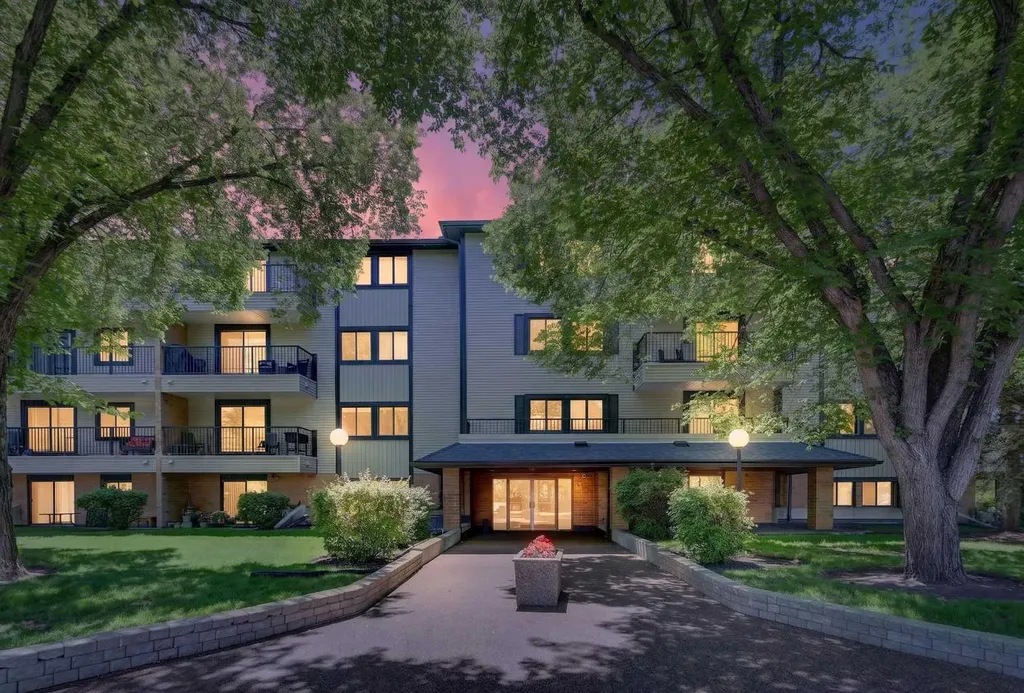 727 56 Avenue SW Calgary AB T2V 4Z8