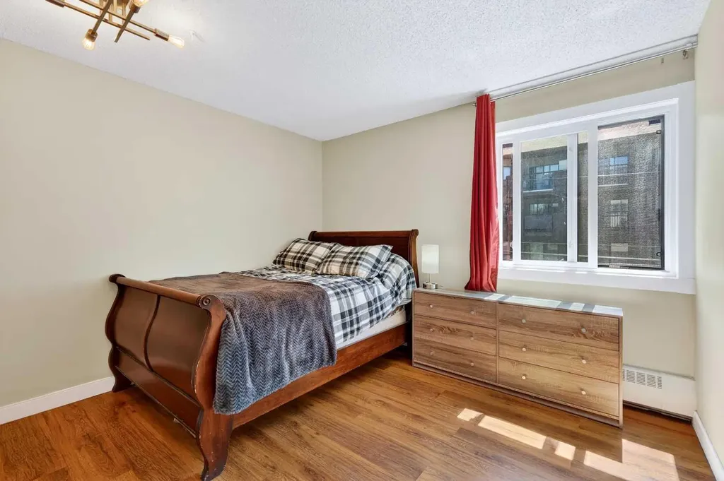 727 56 Avenue SW Calgary AB T2V 4Z8