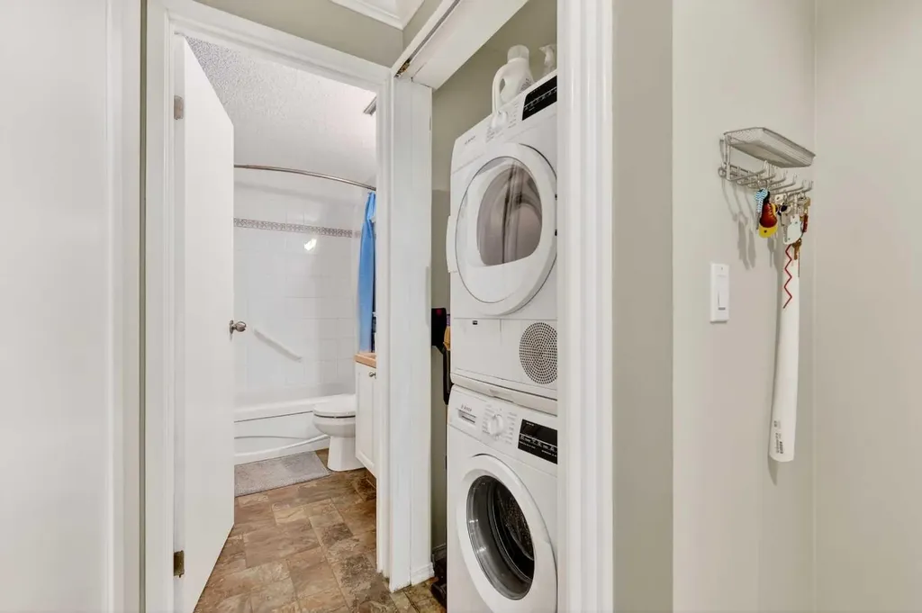 727 56 Avenue SW Calgary AB T2V 4Z8