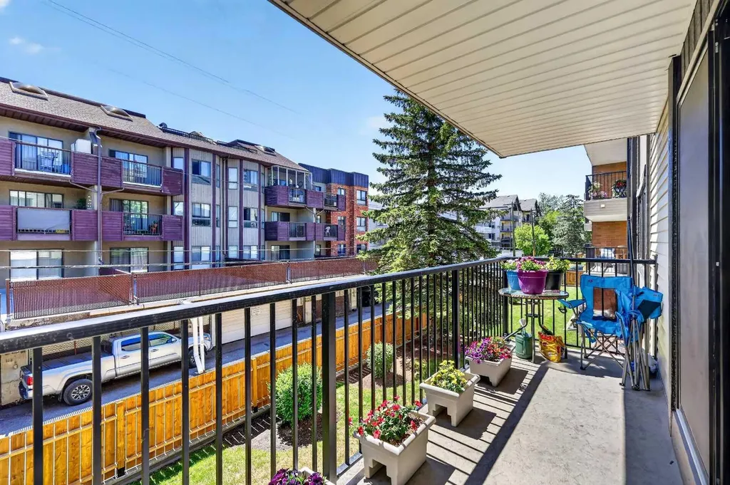 727 56 Avenue SW Calgary AB T2V 4Z8