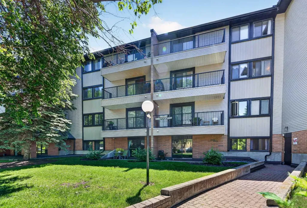 727 56 Avenue SW Calgary AB T2V 4Z8