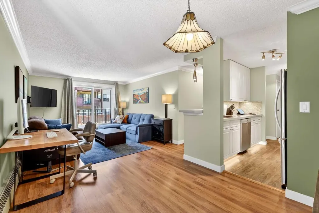 727 56 Avenue SW Calgary AB T2V 4Z8