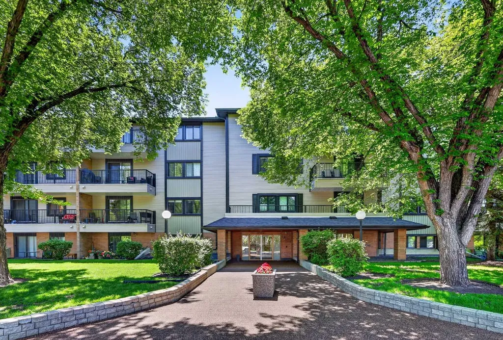 727 56 Avenue SW Calgary AB T2V 4Z8