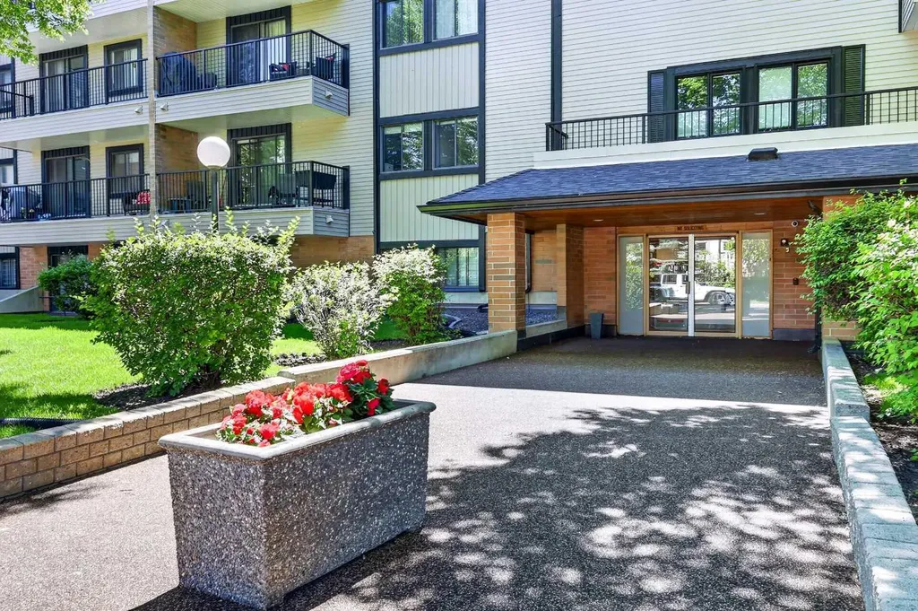 727 56 Avenue SW Calgary AB T2V 4Z8