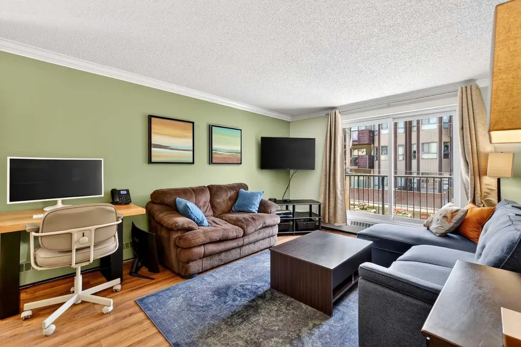 727 56 Avenue SW Calgary AB T2V 4Z8