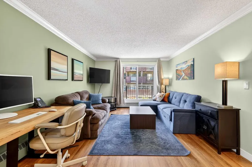 727 56 Avenue SW Calgary AB T2V 4Z8