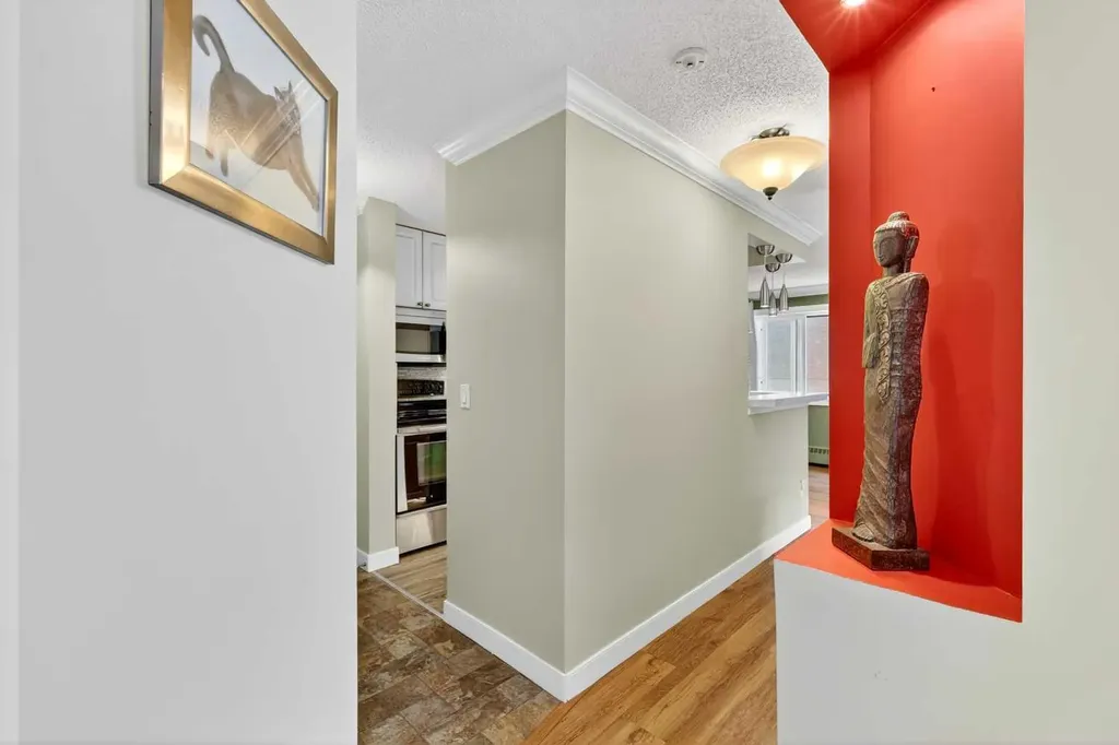 727 56 Avenue SW Calgary AB T2V 4Z8