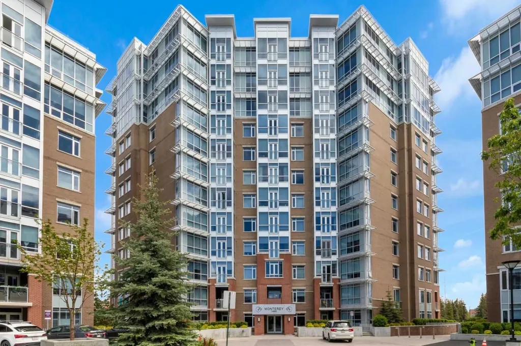 32 Varsity Estates Circle NW Calgary AB T3A2Y1