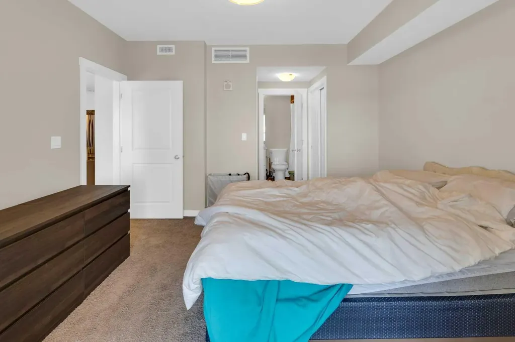 32 Varsity Estates Circle NW Calgary AB T3A2Y1