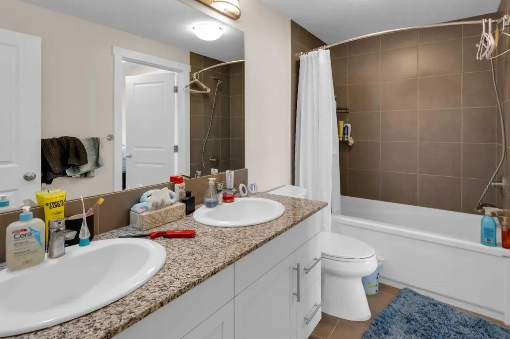 32 Varsity Estates Circle NW Calgary AB T3A2Y1