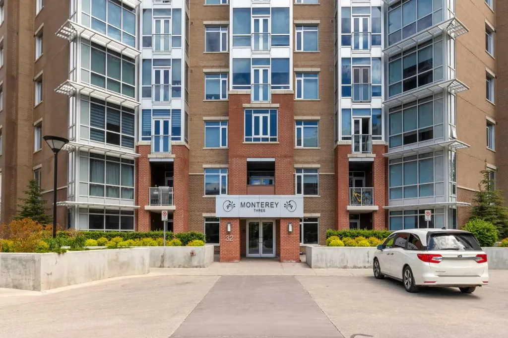32 Varsity Estates Circle NW Calgary AB T3A2Y1