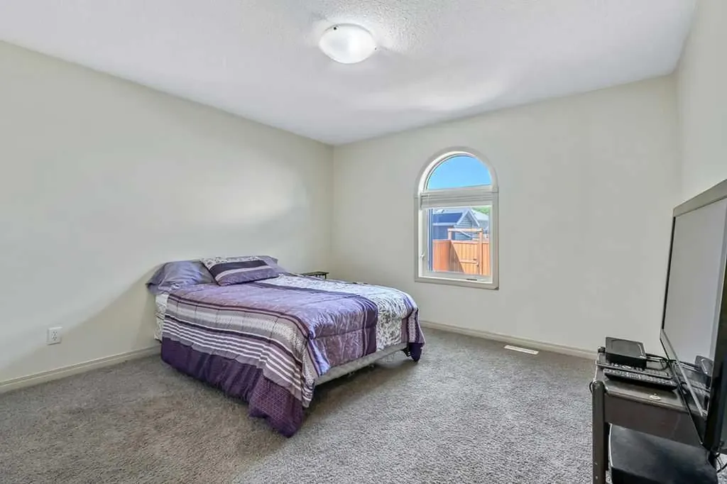 1013 3rd Street SW Diamond Valley AB T0L 0H0