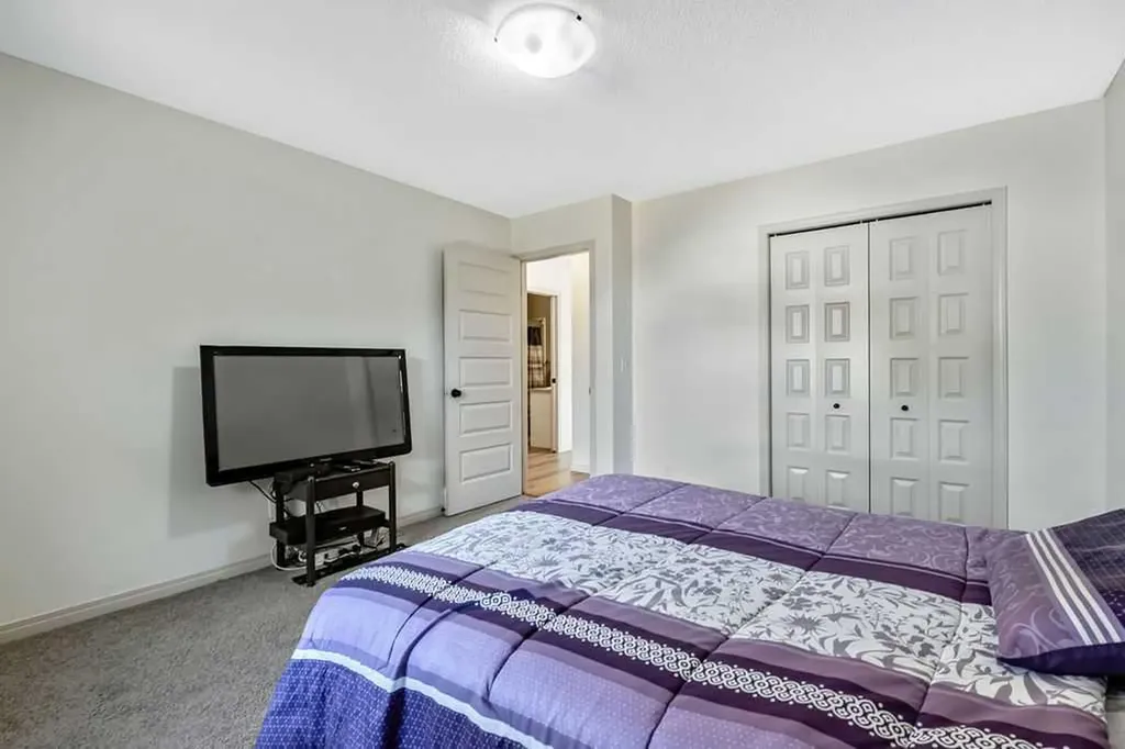 1013 3rd Street SW Diamond Valley AB T0L 0H0