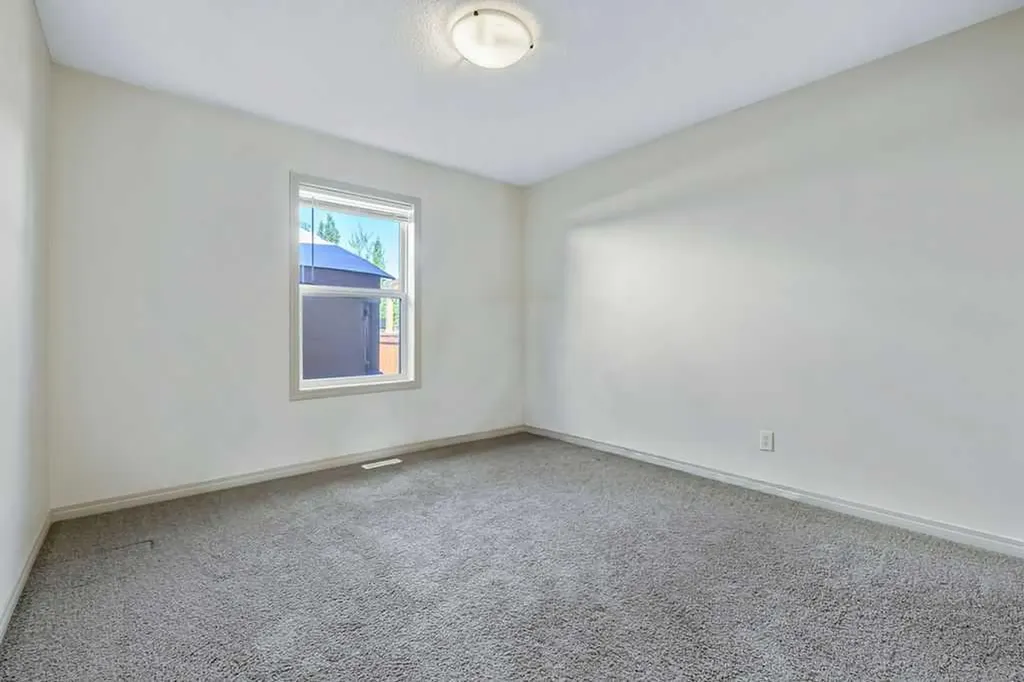 1013 3rd Avenue SW Diamond Valley AB T0L 0H0