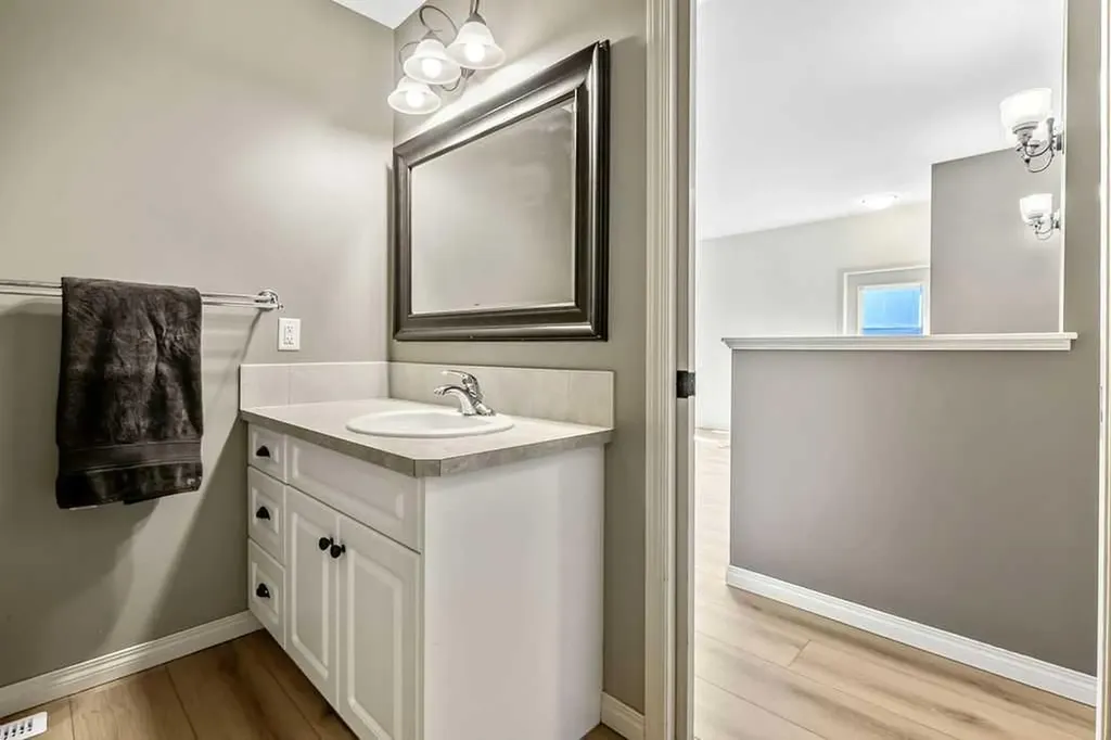 1013 3rd Street SW Diamond Valley AB T0L 0H0