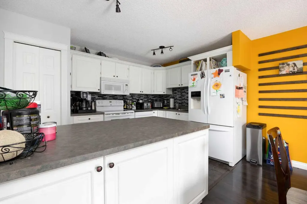 110 Bird Crescent Fort Mcmurray AB T9K0G9