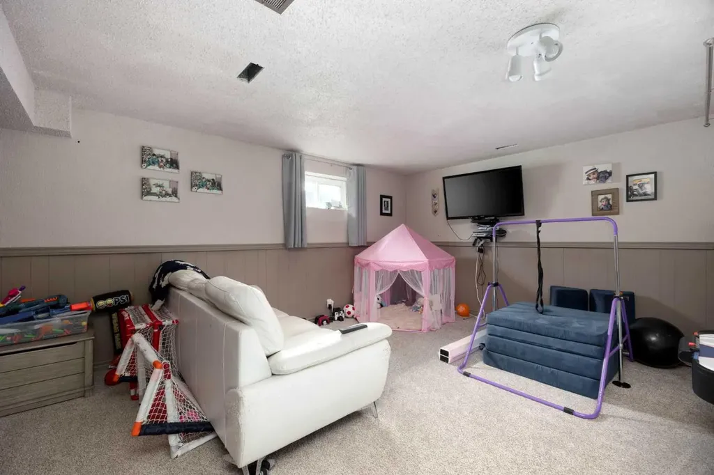 110 Bird Crescent Fort Mcmurray AB T9K0G9