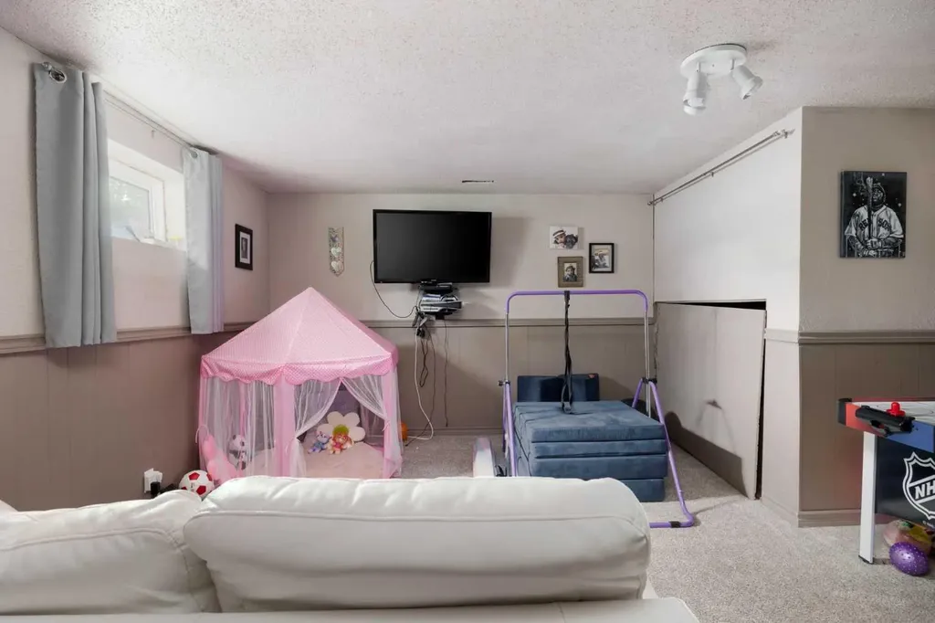 110 Bird Crescent Fort Mcmurray AB T9K0G9