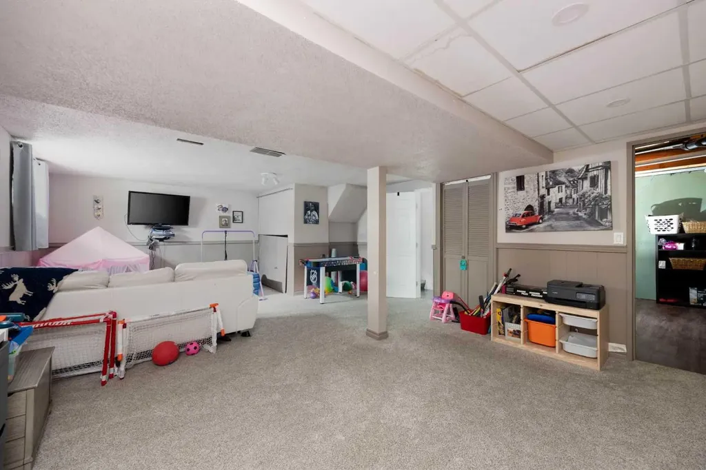 110 Bird Crescent Fort Mcmurray AB T9K0G9