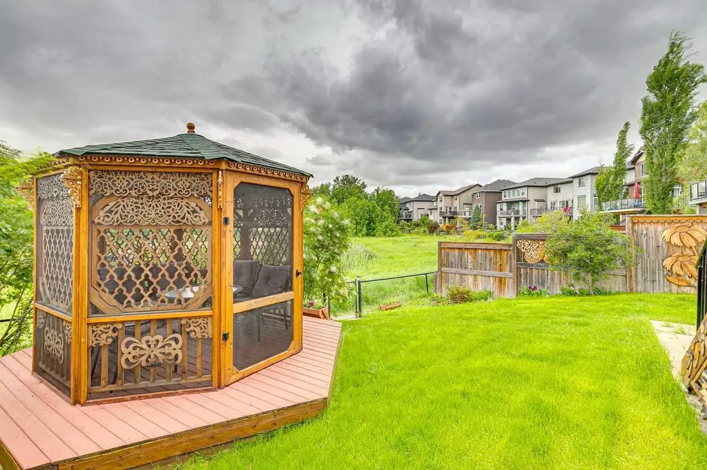 257 Auburn Glen Manor SE Calgary AB T3M 0L2