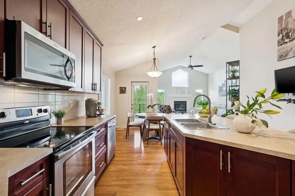 257 Auburn Glen Manor SE Calgary AB T3M 0L2