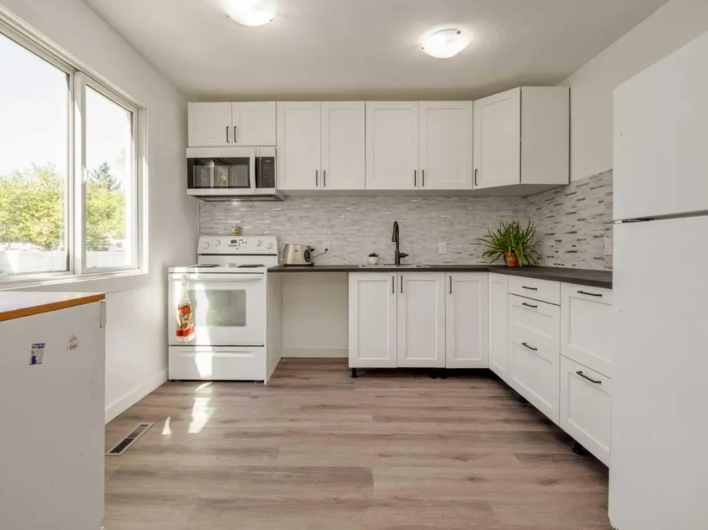 3406 20 Avenue S Lethbridge AB T1K 3M8