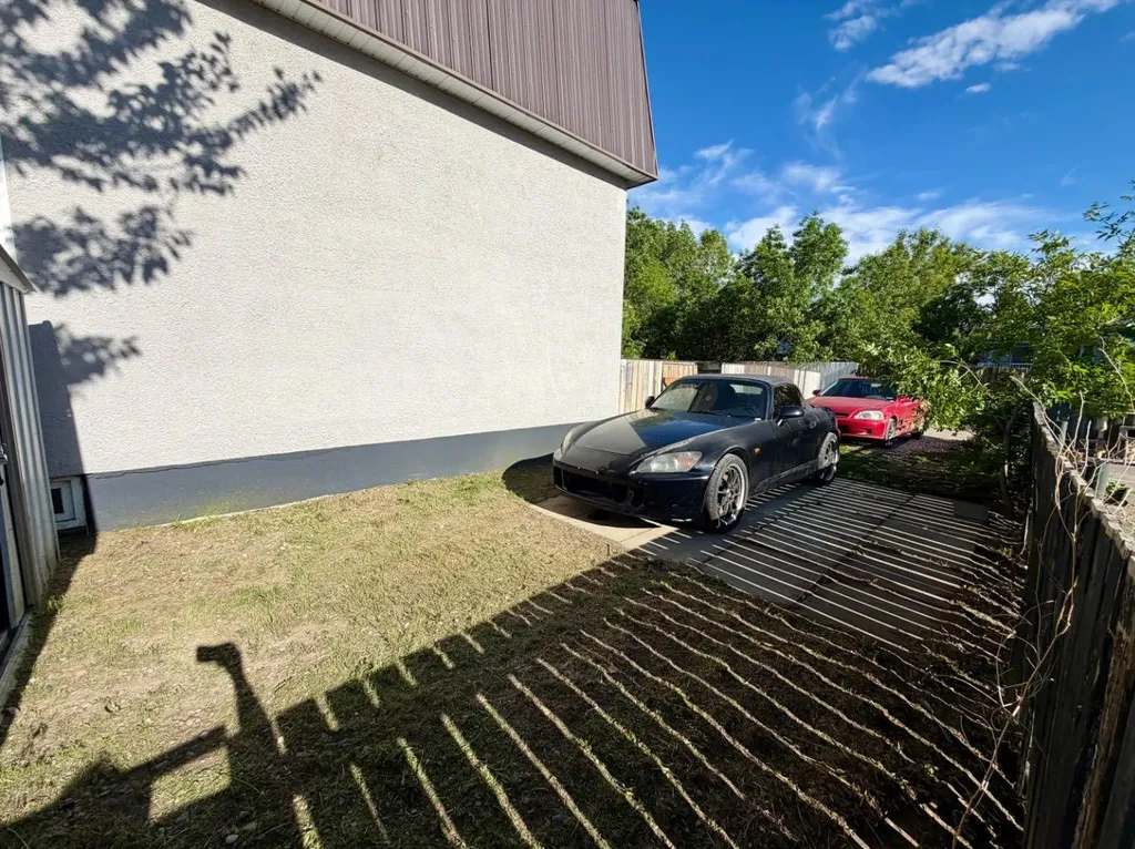 3406 20 Avenue S Lethbridge AB T1K 3M8