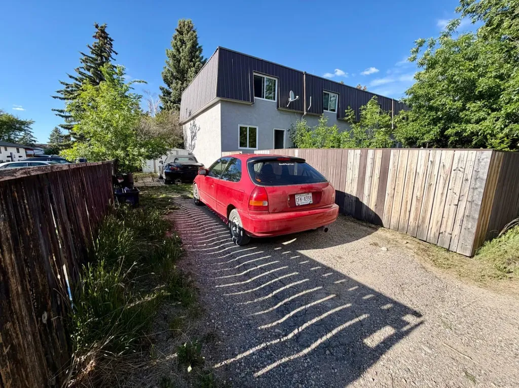 3406 20 Avenue S Lethbridge AB T1K 3M8