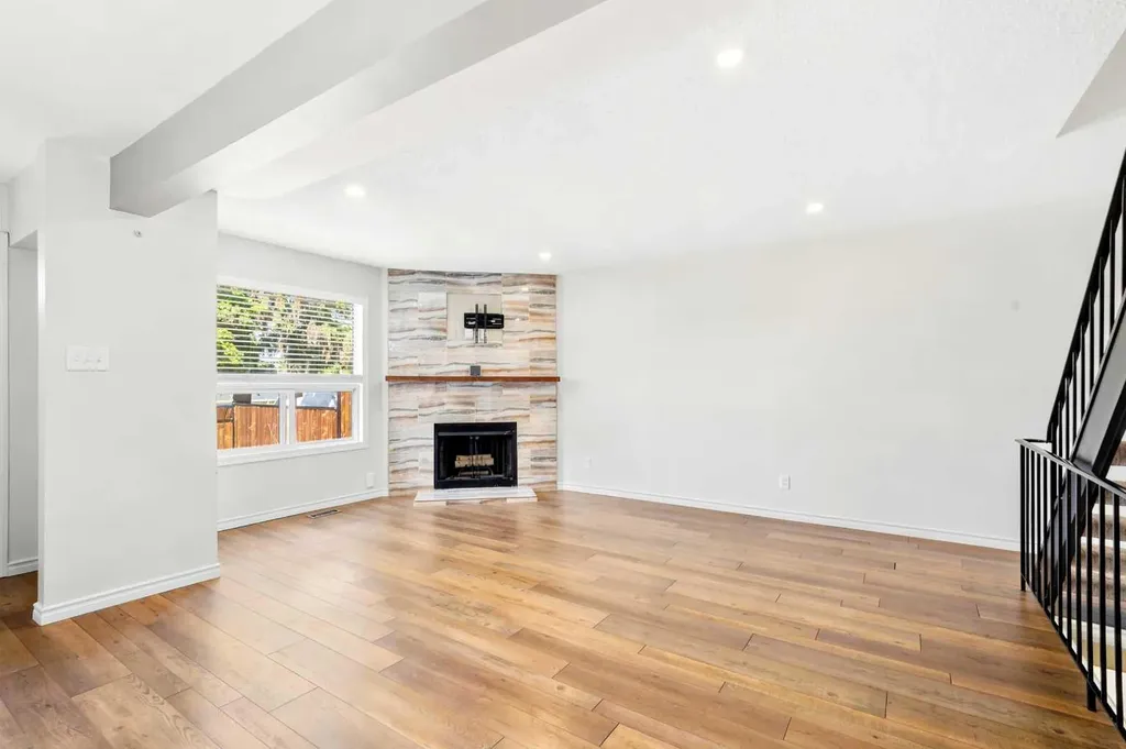 20 Alford Avenue Red Deer AB T4R 1G8