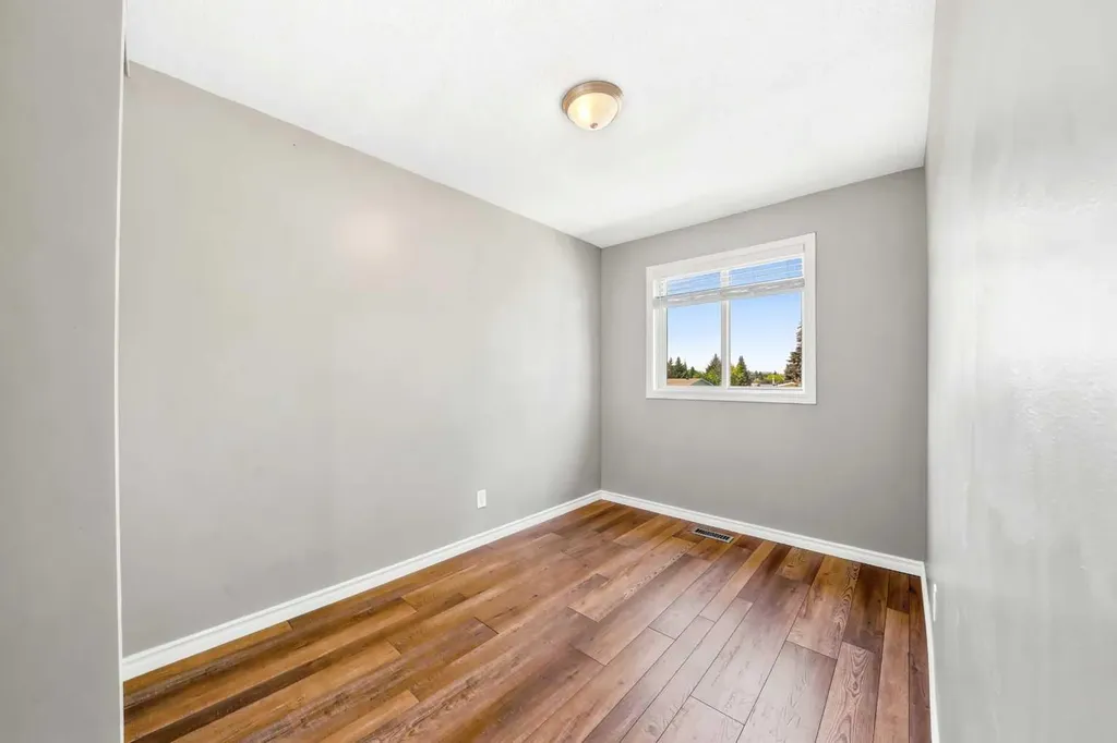 20 Alford Avenue Red Deer AB T4R 1G8